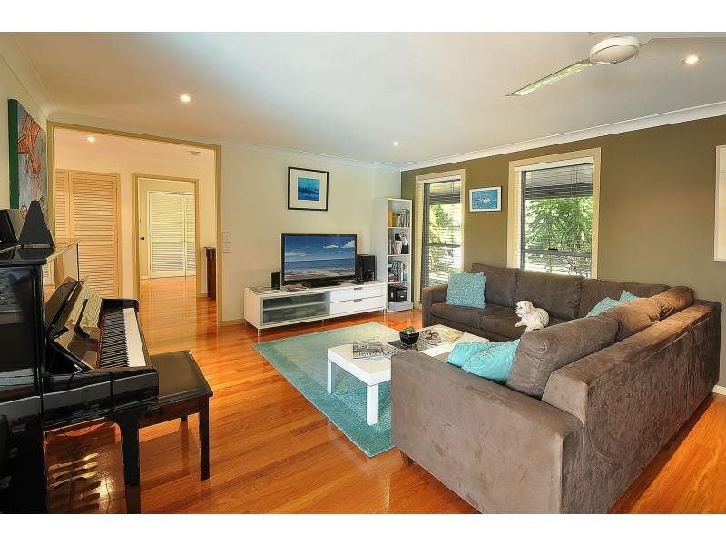 13 Curlew Crescent, Burleigh Waters QLD 4220