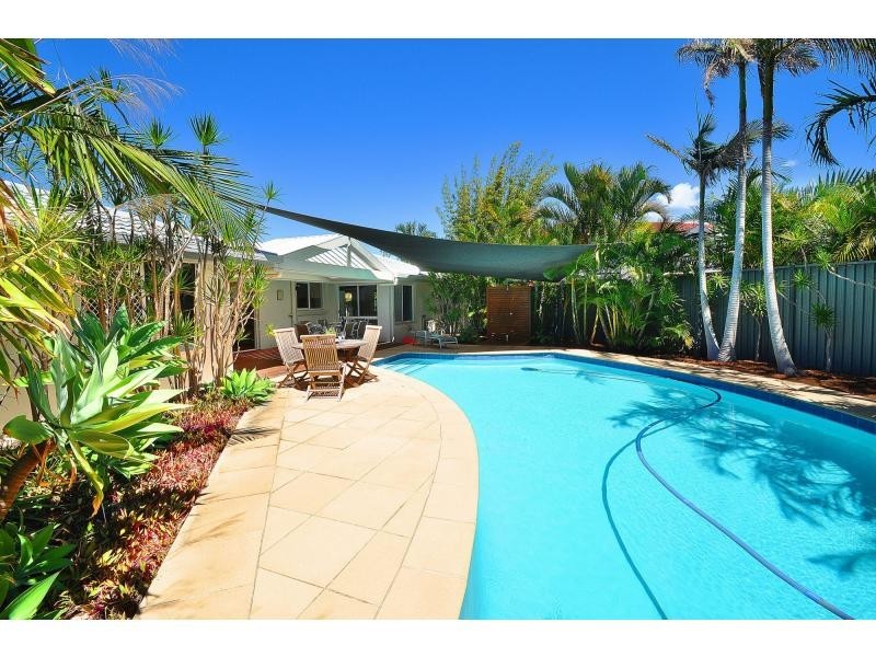 13 Curlew Crescent, Burleigh Waters QLD 4220