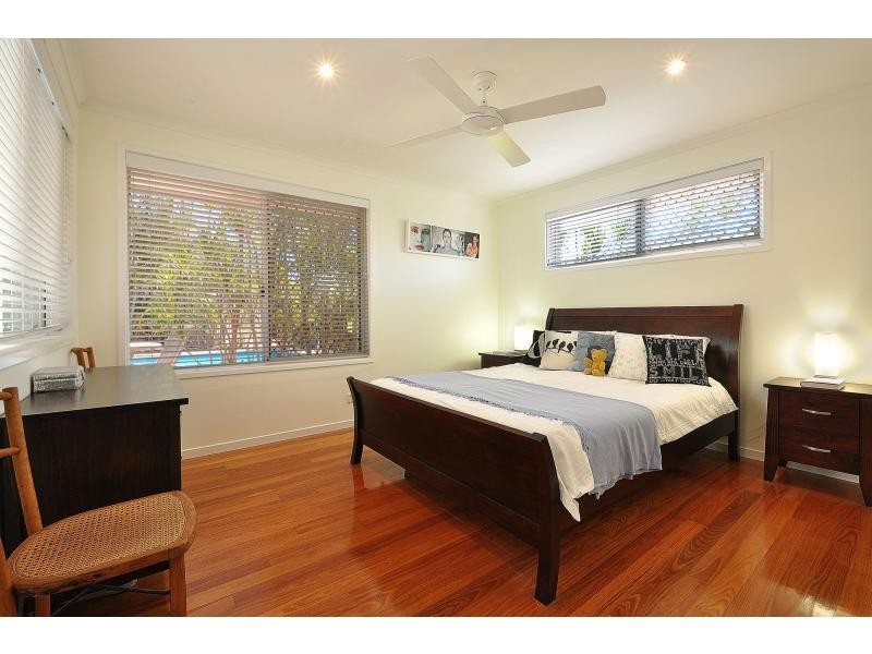 13 Curlew Crescent, Burleigh Waters QLD 4220