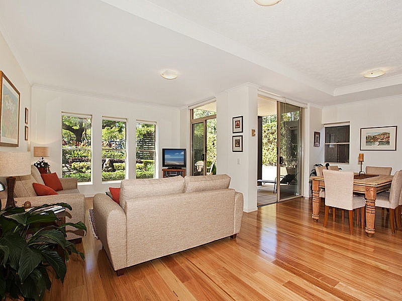 3/4 Park Avenue, Burleigh Heads QLD 4220