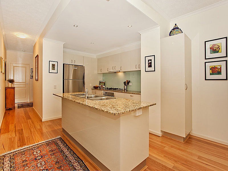 3/4 Park Avenue, Burleigh Heads QLD 4220