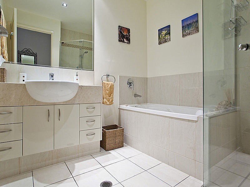 3/4 Park Avenue, Burleigh Heads QLD 4220