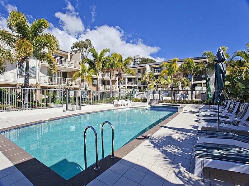 3/4 Park Avenue, Burleigh Heads QLD 4220