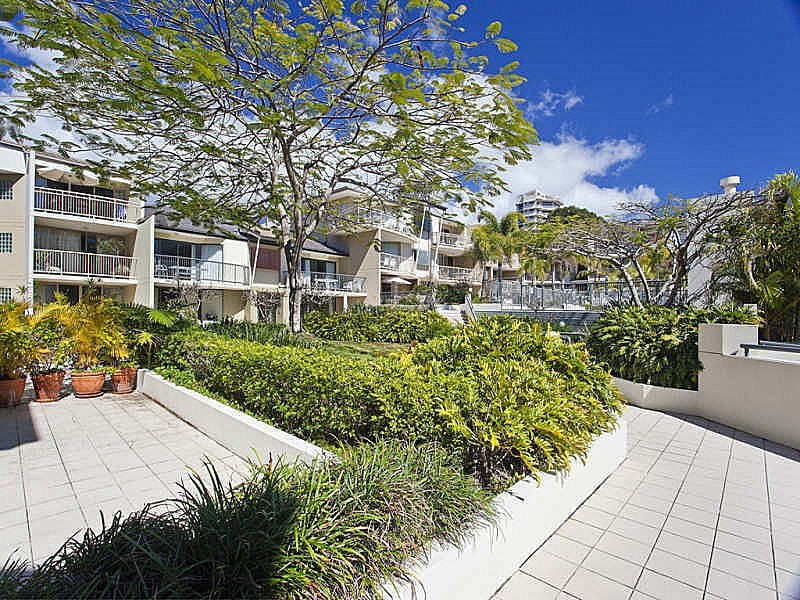 3/4 Park Avenue, Burleigh Heads QLD 4220