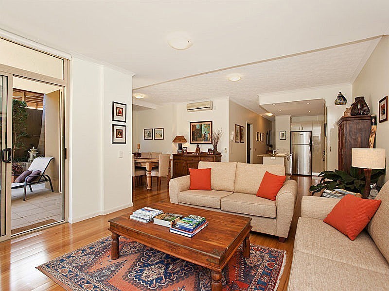 3/4 Park Avenue, Burleigh Heads QLD 4220