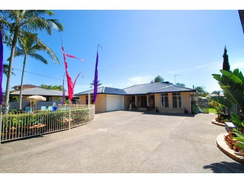 222 Mallawa Drive, Palm Beach QLD 4221