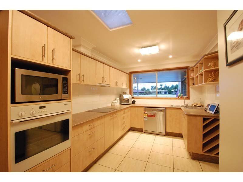 222 Mallawa Drive, Palm Beach QLD 4221