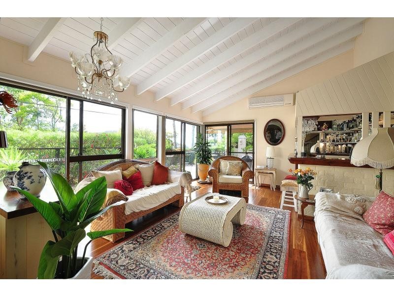 83 Ocean Parade, Burleigh Heads QLD 4220