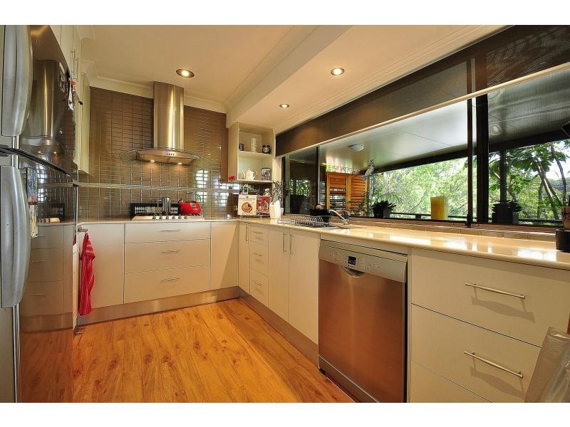 83 Ocean Parade, Burleigh Heads QLD 4220