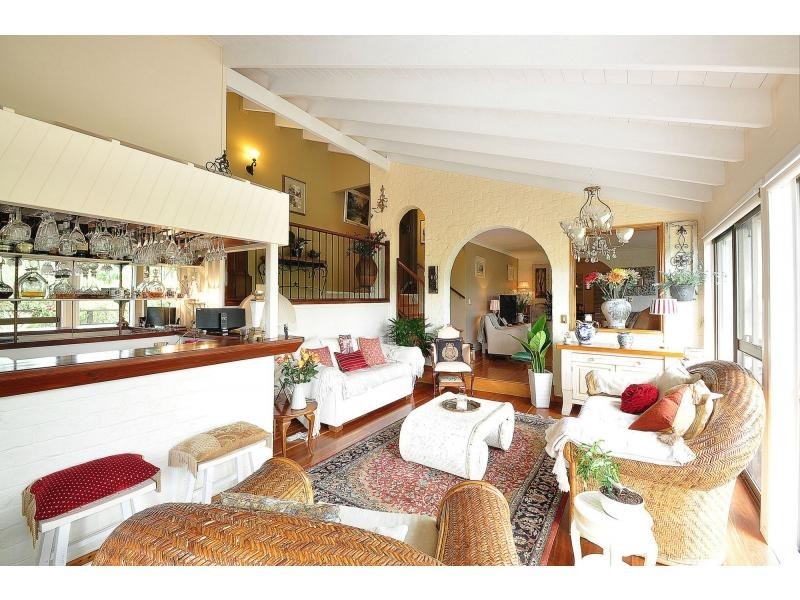 83 Ocean Parade, Burleigh Heads QLD 4220