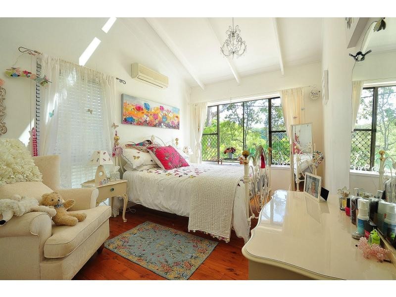 83 Ocean Parade, Burleigh Heads QLD 4220