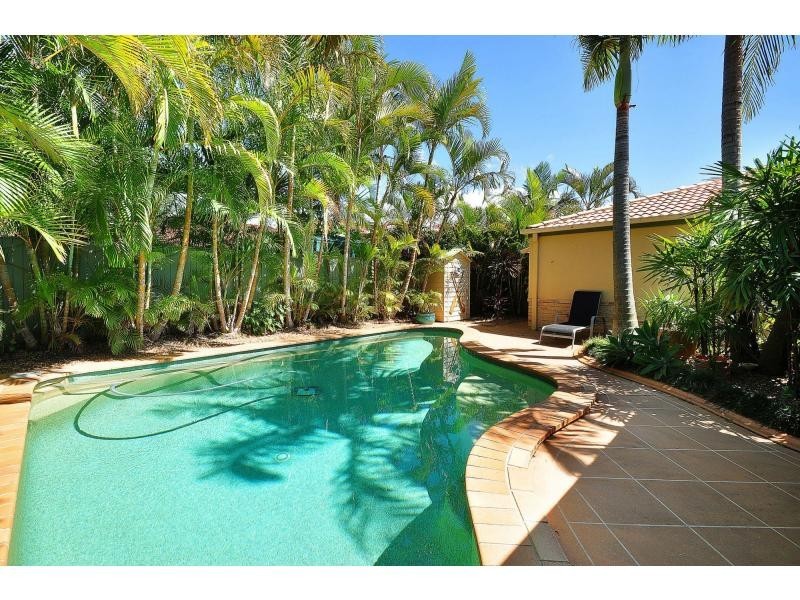 34 Islander Court, Burleigh Waters QLD 4220