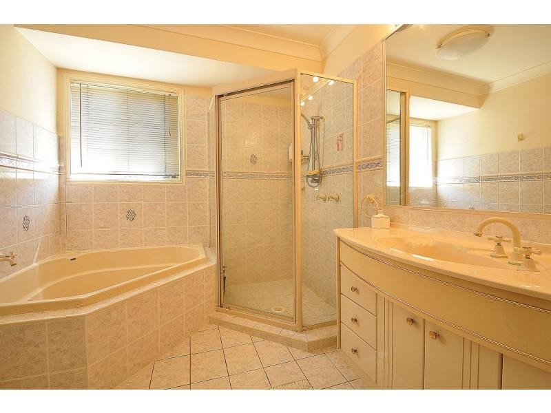 34 Islander Court, Burleigh Waters QLD 4220