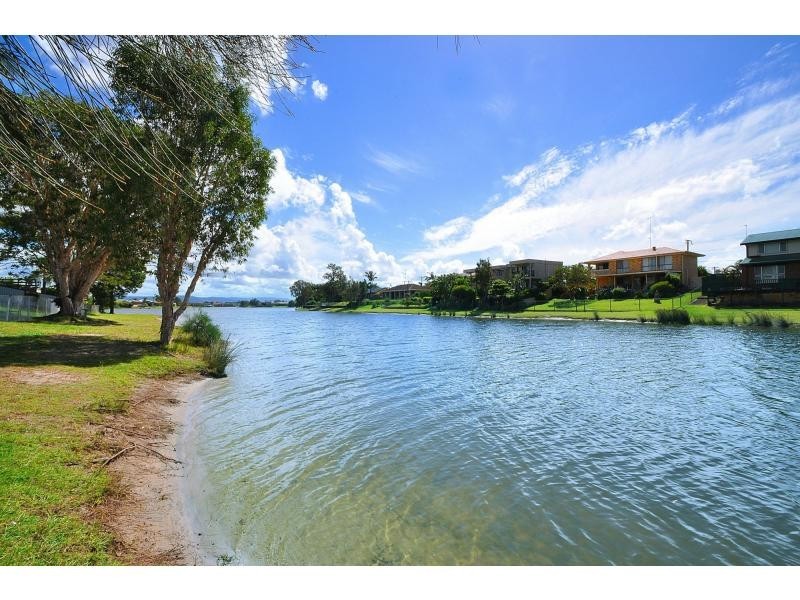 5 Kingfisher Crescent, Burleigh Waters QLD 4220