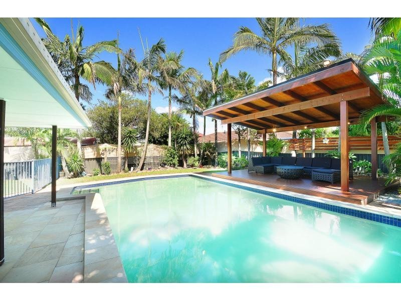 16 Aruma Avenue, Burleigh Waters QLD 4220