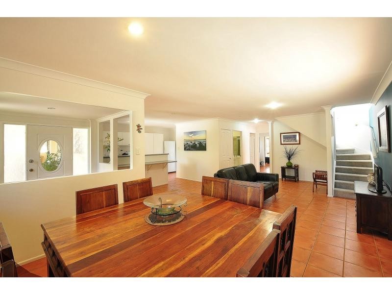 16 Aruma Avenue, Burleigh Waters QLD 4220