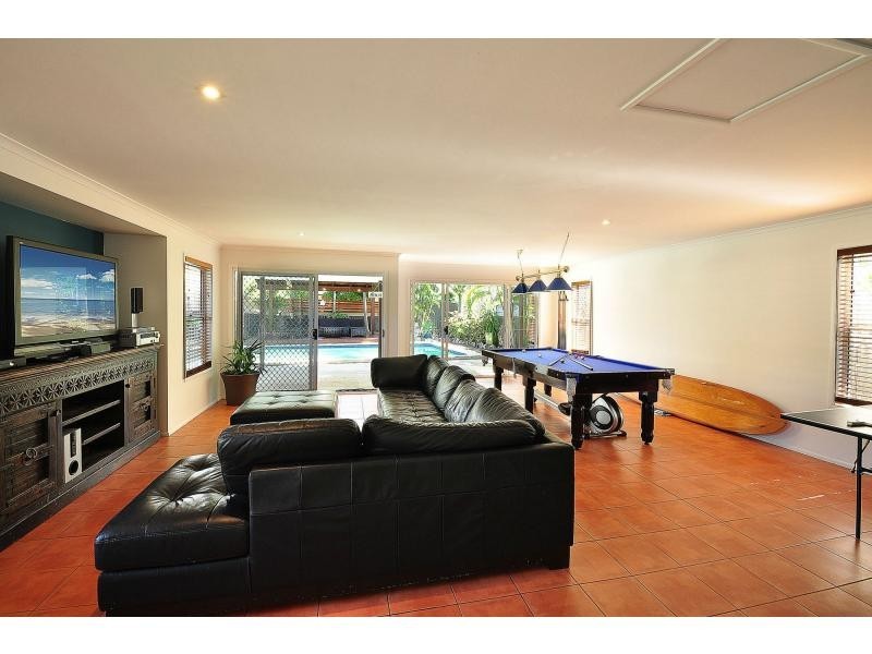 16 Aruma Avenue, Burleigh Waters QLD 4220