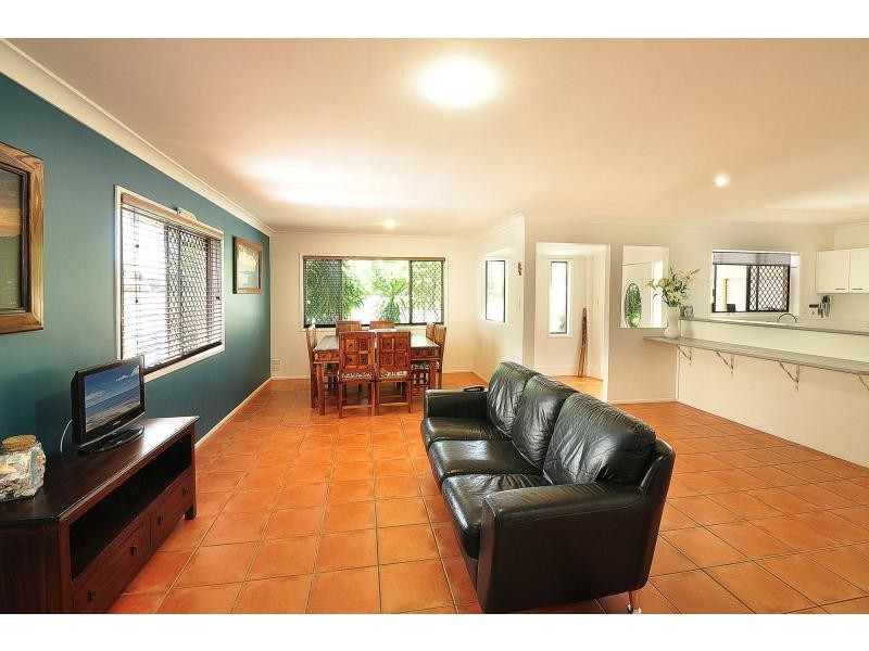 16 Aruma Avenue, Burleigh Waters QLD 4220