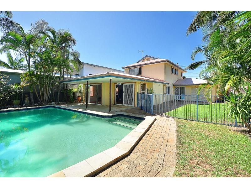 16 Aruma Avenue, Burleigh Waters QLD 4220