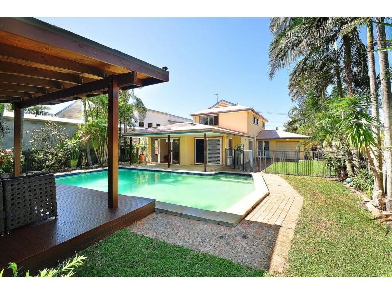 16 Aruma Avenue, Burleigh Waters QLD 4220