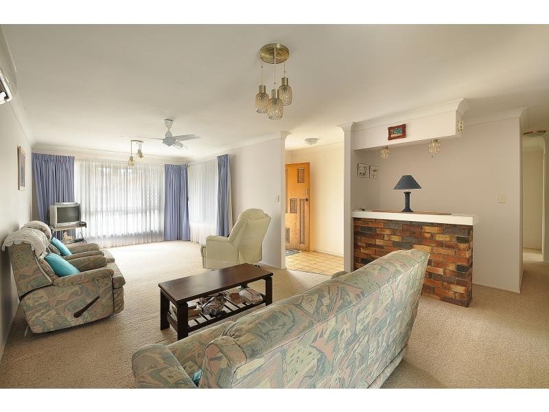 4 Kingfisher Crescent, Burleigh Waters QLD 4220