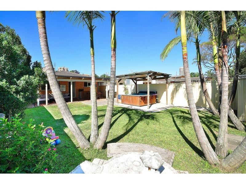 70 Sunshine Parade, Miami QLD 4220