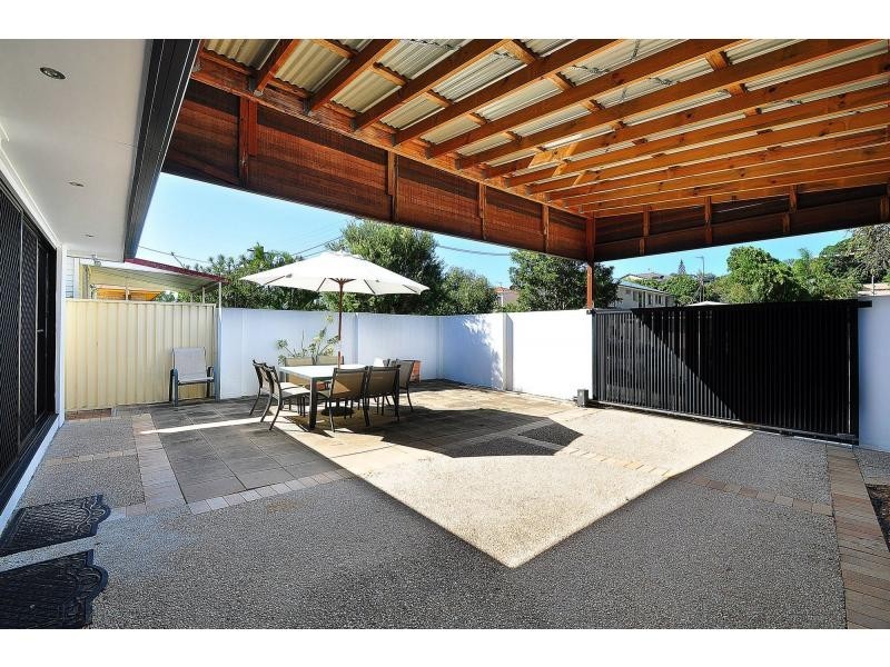 70 Sunshine Parade, Miami QLD 4220