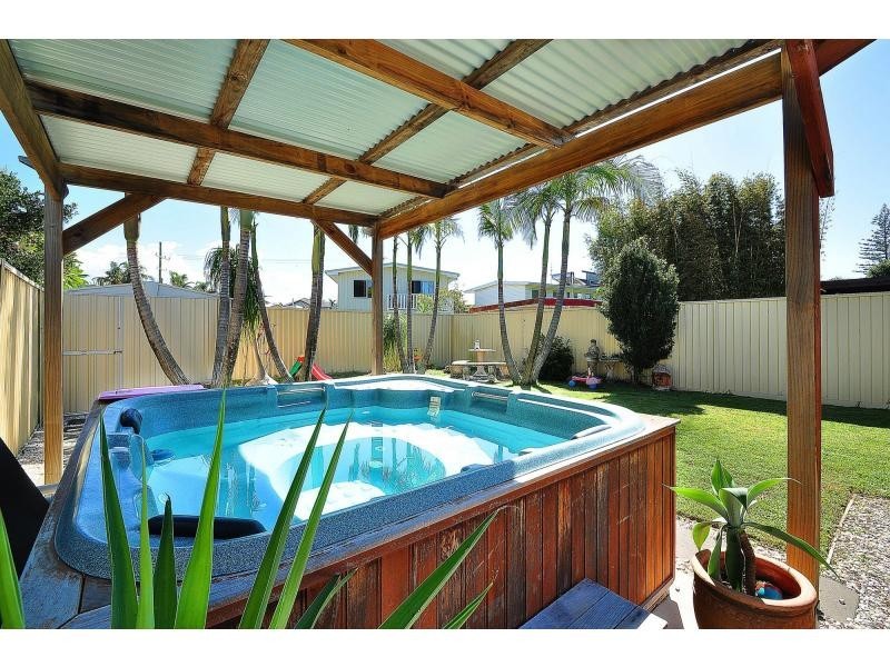 70 Sunshine Parade, Miami QLD 4220