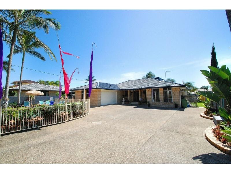 222 Mallawa Drive, Palm Beach QLD 4221
