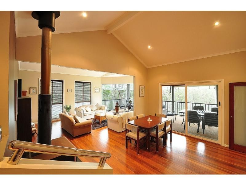 25 Fenton Drive, Tallebudgera QLD 4228