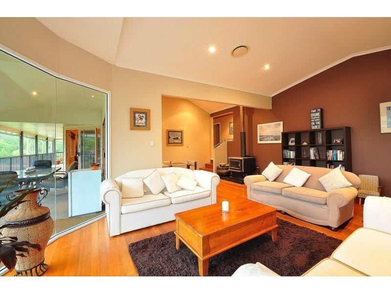25 Fenton Drive, Tallebudgera QLD 4228