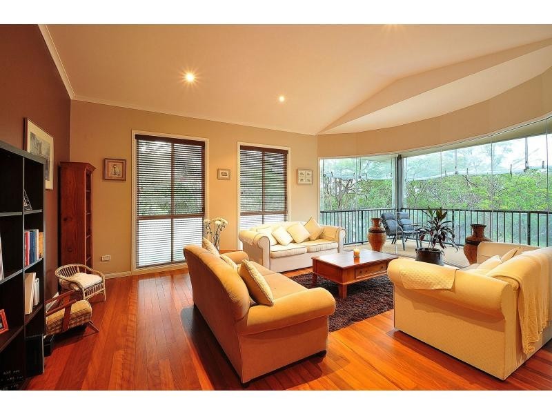 25 Fenton Drive, Tallebudgera QLD 4228