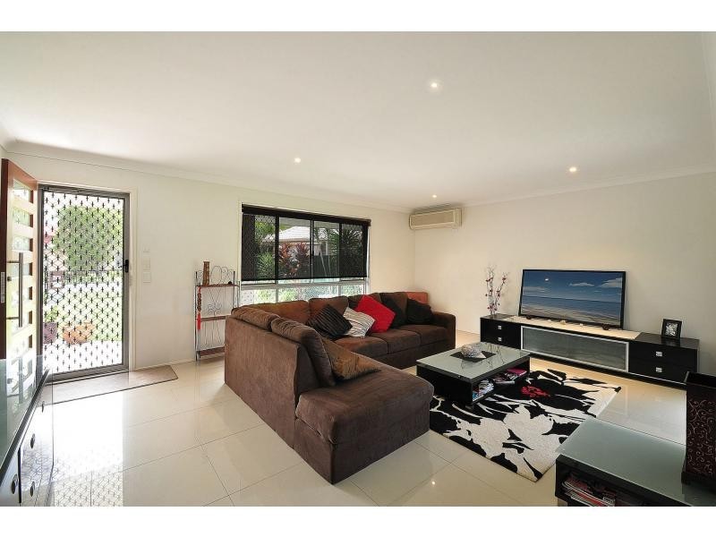 4 Violet Court, Miami QLD 4220
