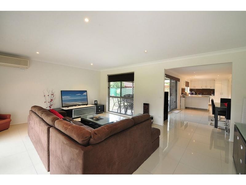 4 Violet Court, Miami QLD 4220