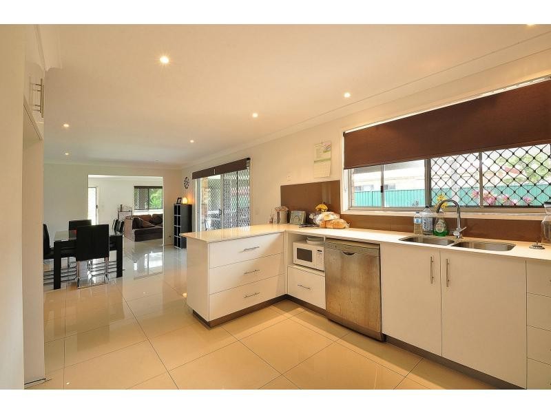 4 Violet Court, Miami QLD 4220
