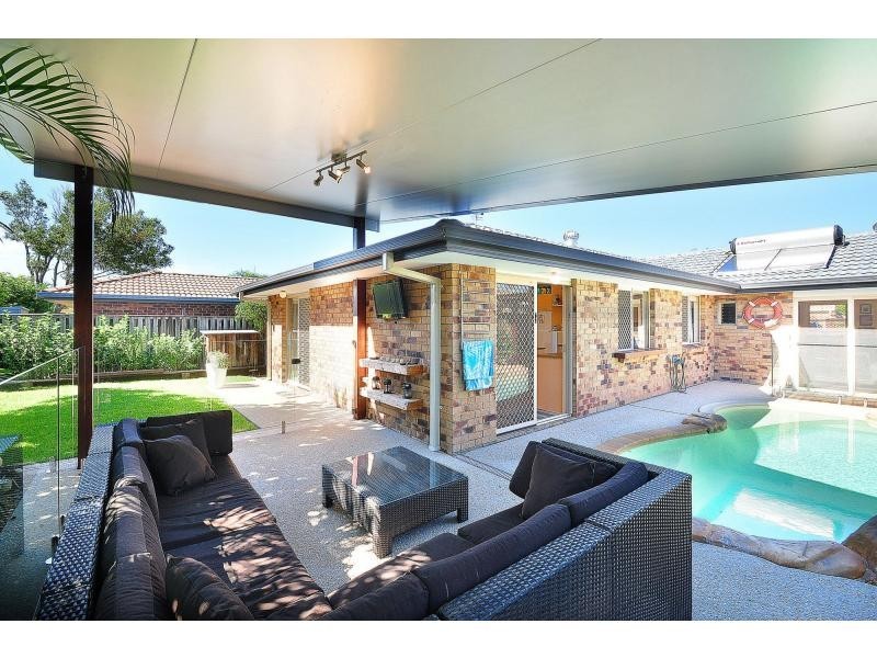 8 Sonama Court, Burleigh Waters QLD 4220