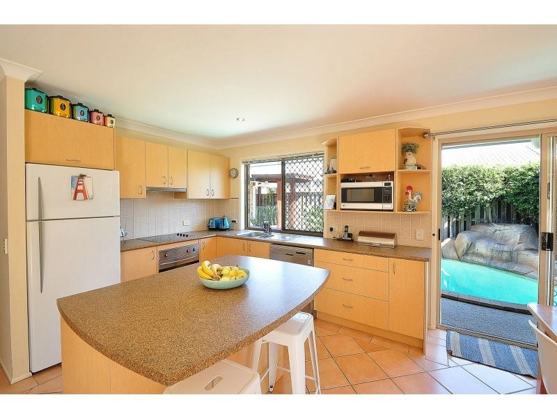 8 Sonama Court, Burleigh Waters QLD 4220