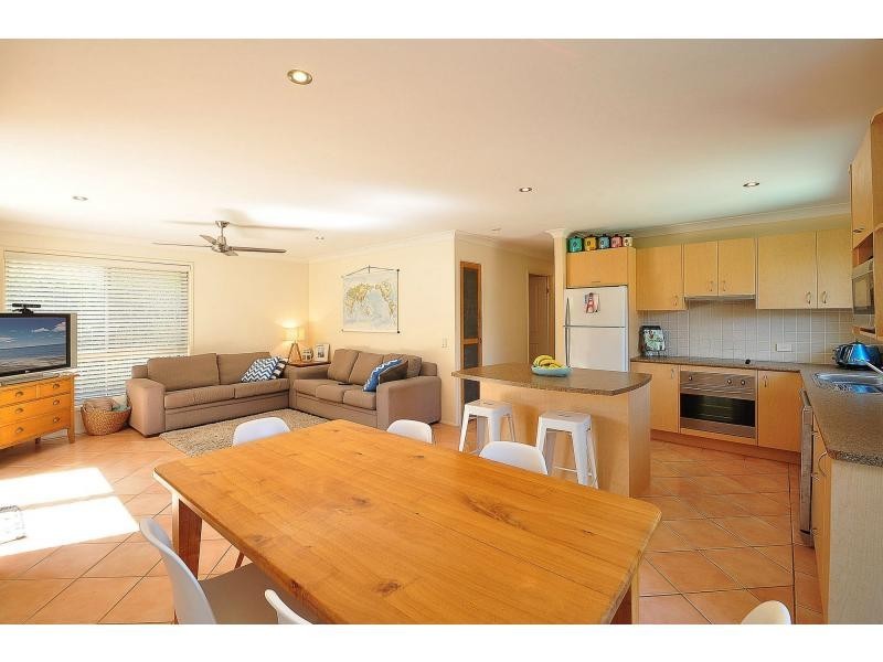 8 Sonama Court, Burleigh Waters QLD 4220