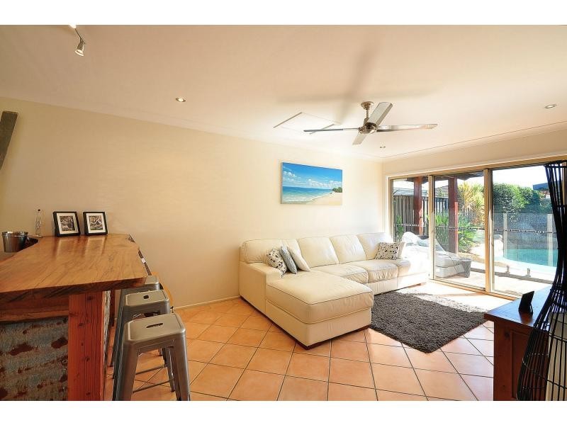 8 Sonama Court, Burleigh Waters QLD 4220