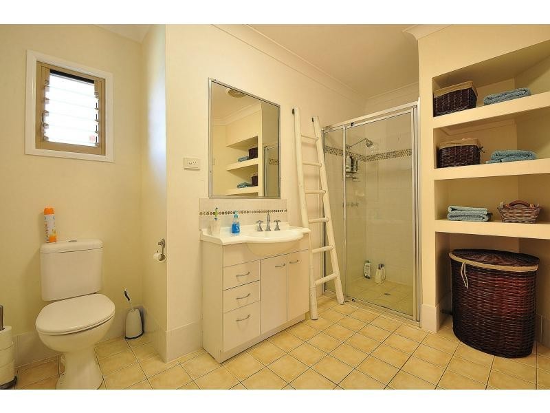 8 Sonama Court, Burleigh Waters QLD 4220