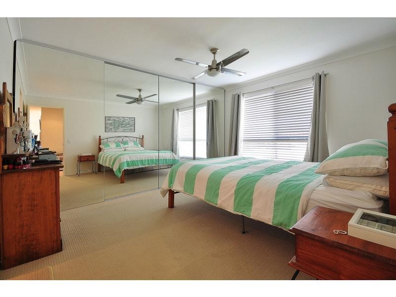 8 Sonama Court, Burleigh Waters QLD 4220