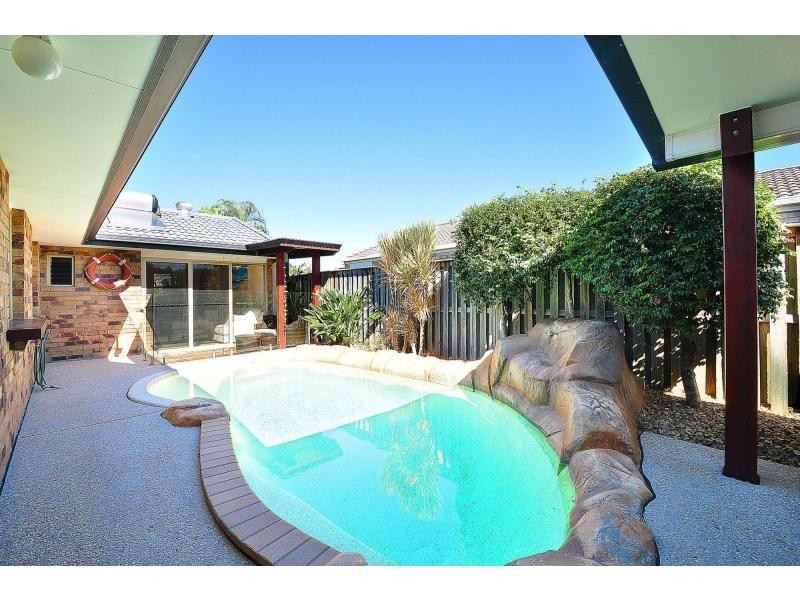 8 Sonama Court, Burleigh Waters QLD 4220