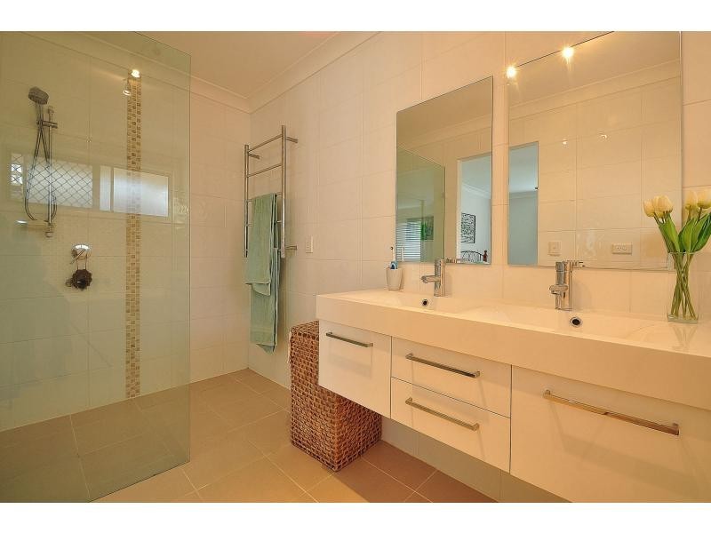 8 Sonama Court, Burleigh Waters QLD 4220