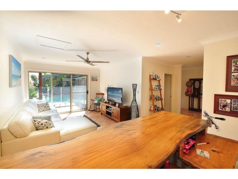 8 Sonama Court, Burleigh Waters QLD 4220