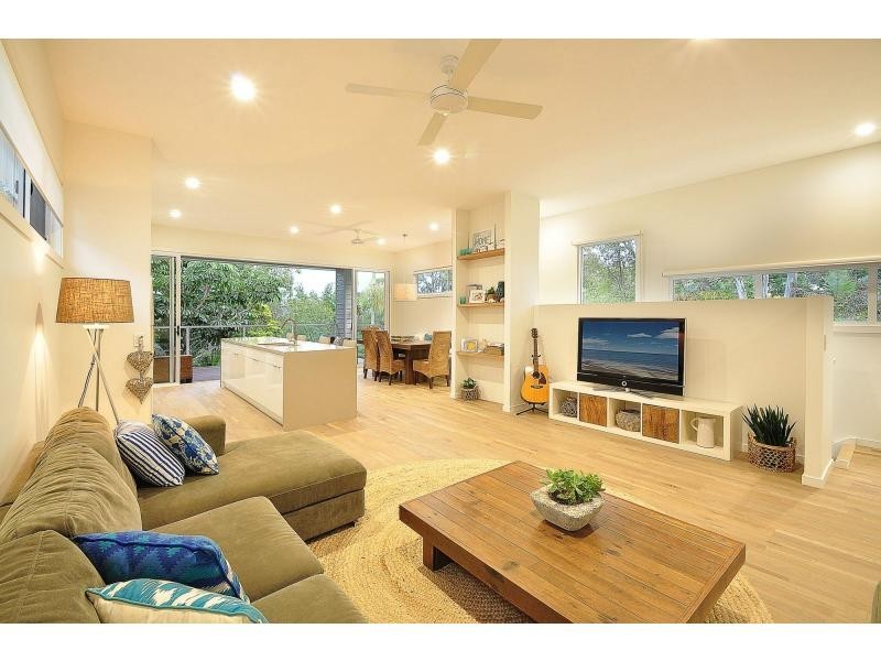 202A Ocean Parade, Burleigh Heads QLD 4220