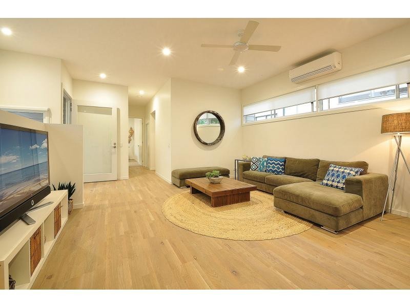 202A Ocean Parade, Burleigh Heads QLD 4220