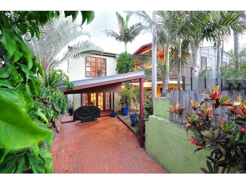 18 Twenty Sixth Avenue, Palm Beach QLD 4221