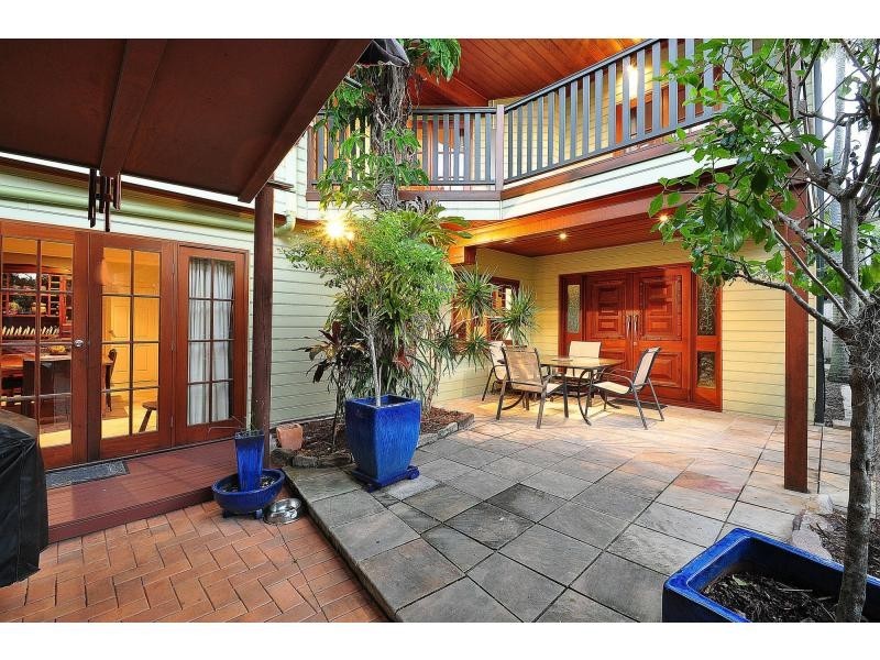 18 Twenty Sixth Avenue, Palm Beach QLD 4221