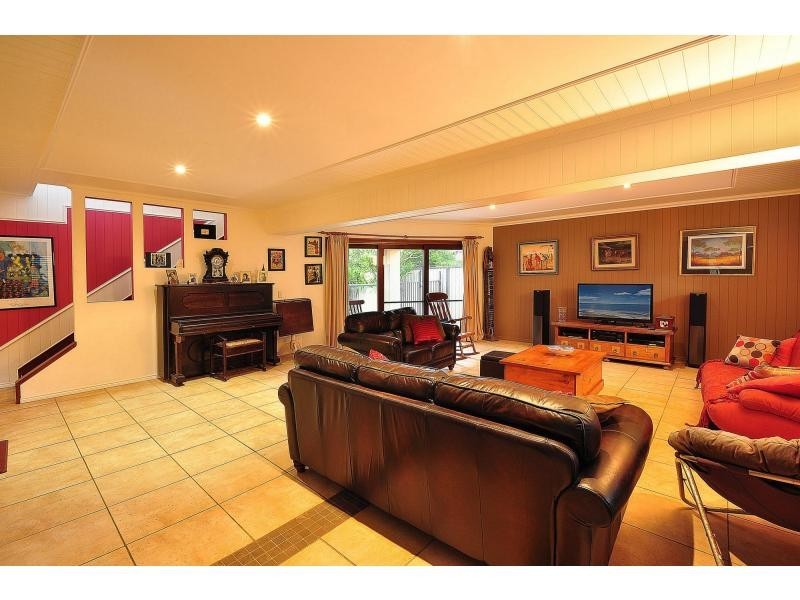 18 Twenty Sixth Avenue, Palm Beach QLD 4221