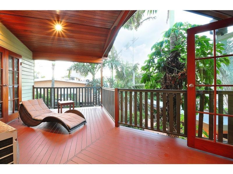 18 Twenty Sixth Avenue, Palm Beach QLD 4221